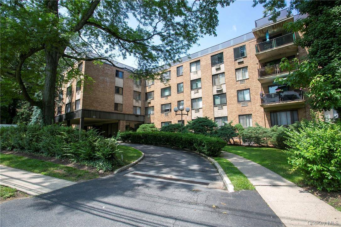 Bronxville, NY 10708,1101 Midland AVE #402