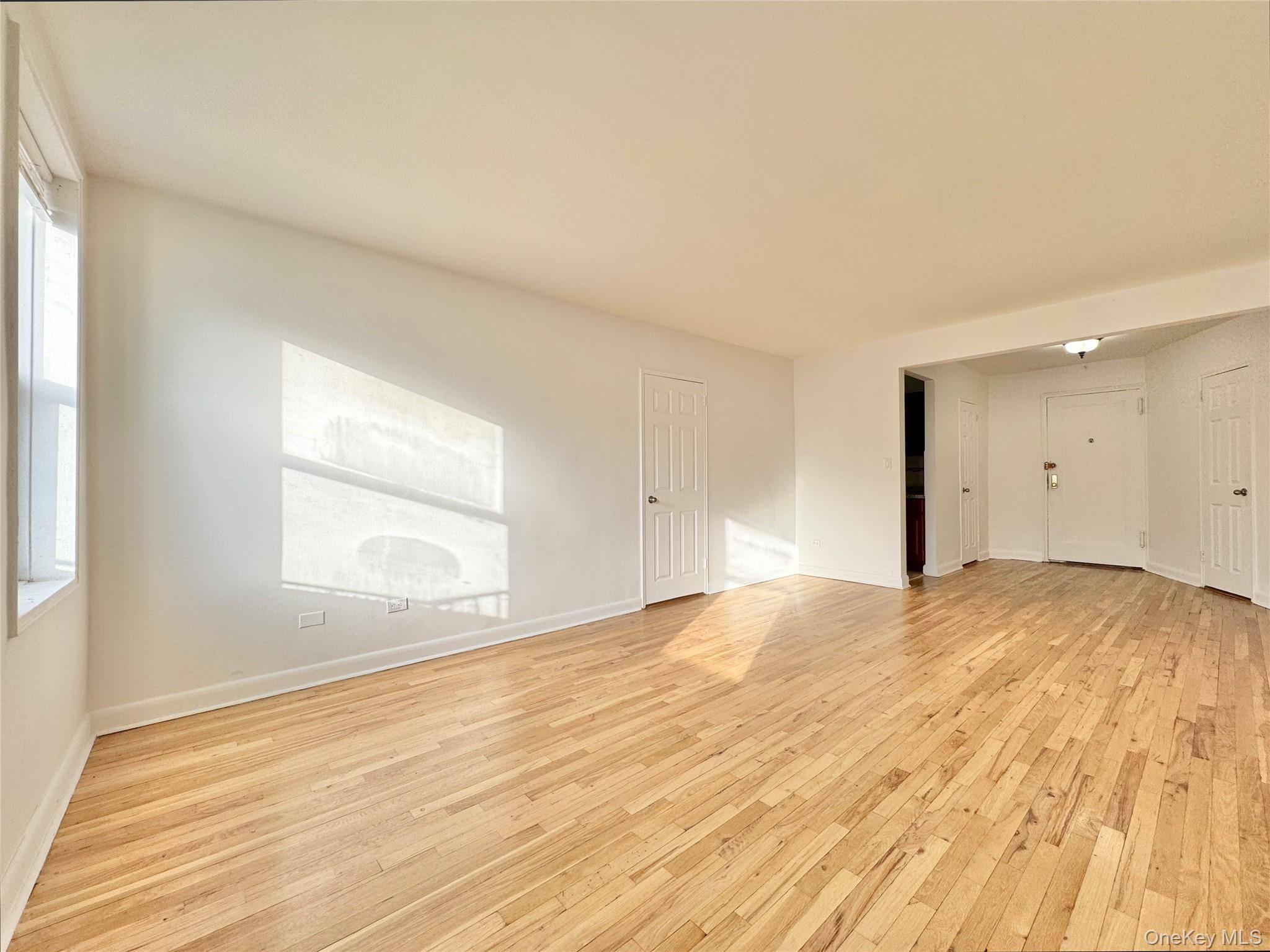 Elmhurst, NY 11373,84-19 51st AVE #6B