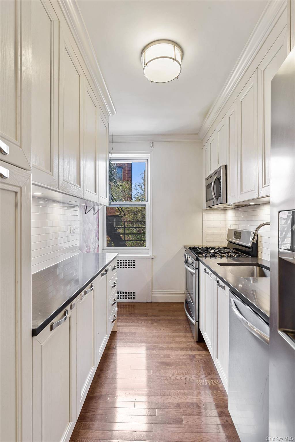 Jackson Heights, NY 11372,73-12 35th AVE #E21