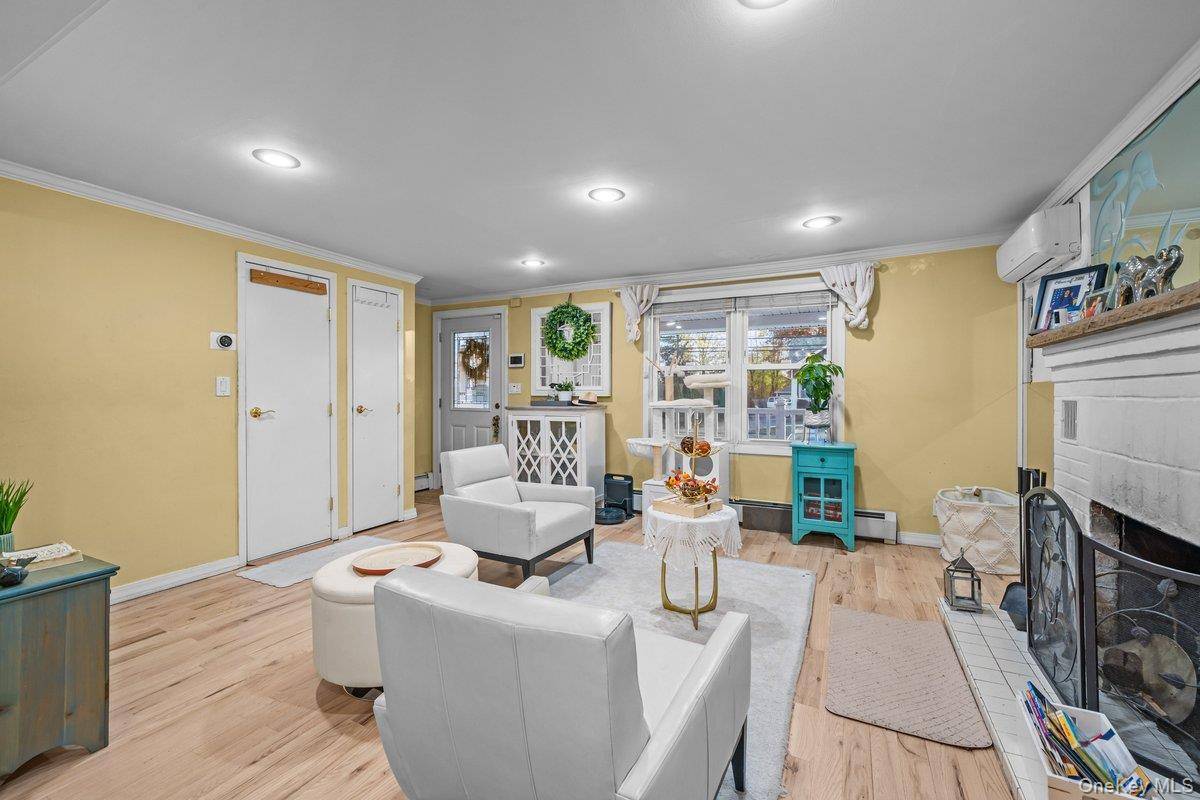 Huntington Station, NY 11746,26 W 11th ST