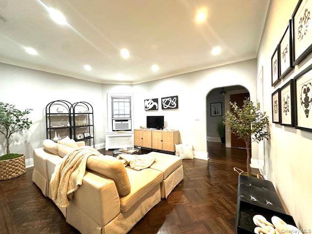 Astoria, NY 11105,22-13 38th ST