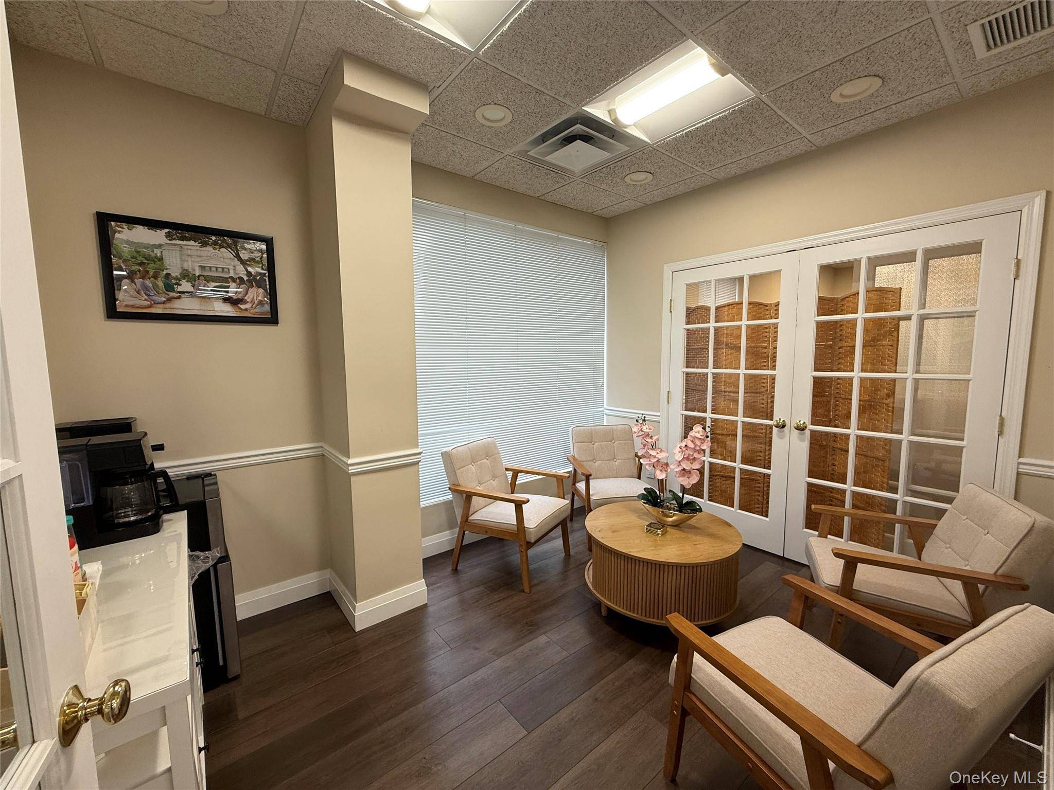 Smithtown, NY 11787,996 W Jericho TPKE