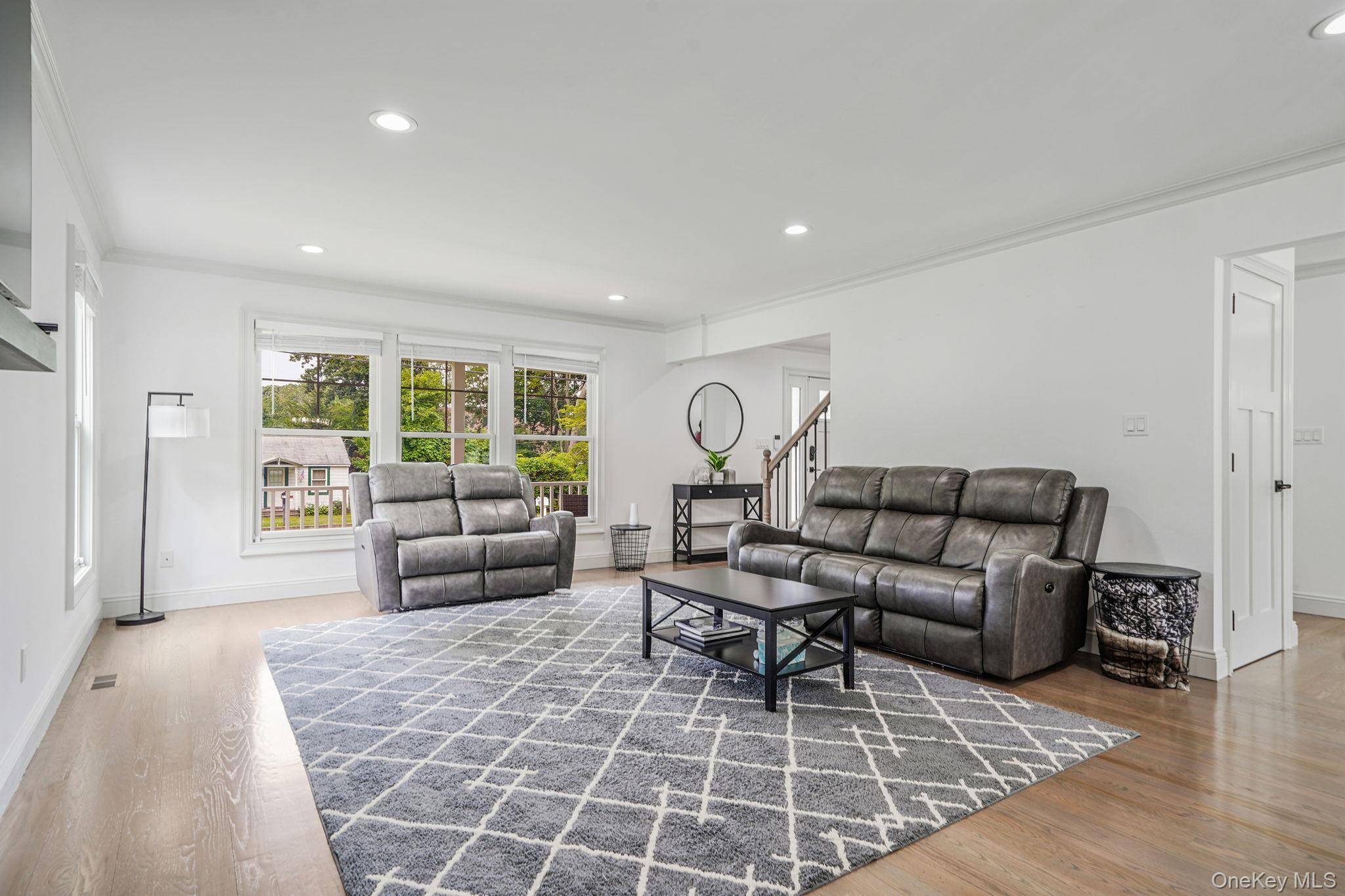 Saint James, NY 11780,122 4th ST