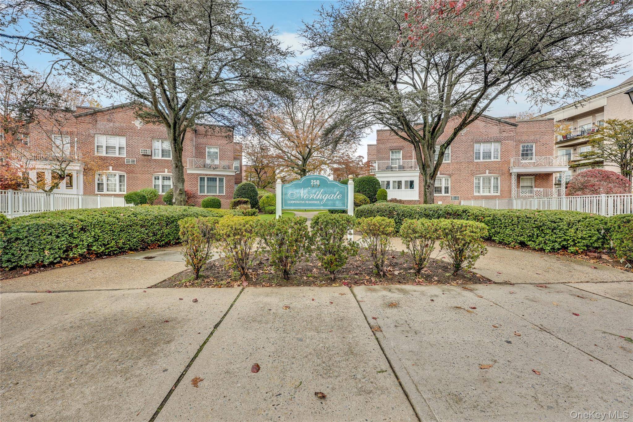 Lawrence, NY 11559,250 Central AVE #B204