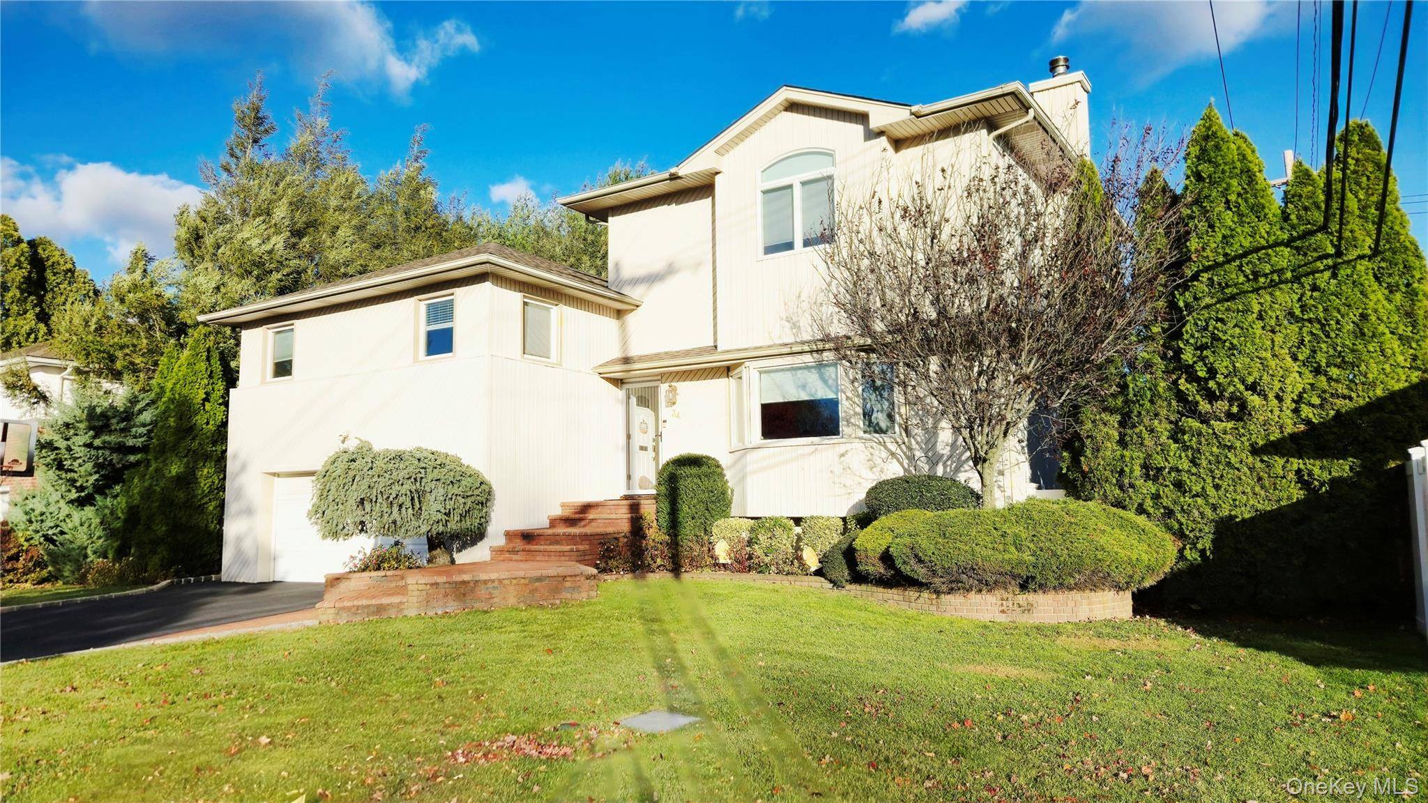 Syosset, NY 11791,34 Melanie LN