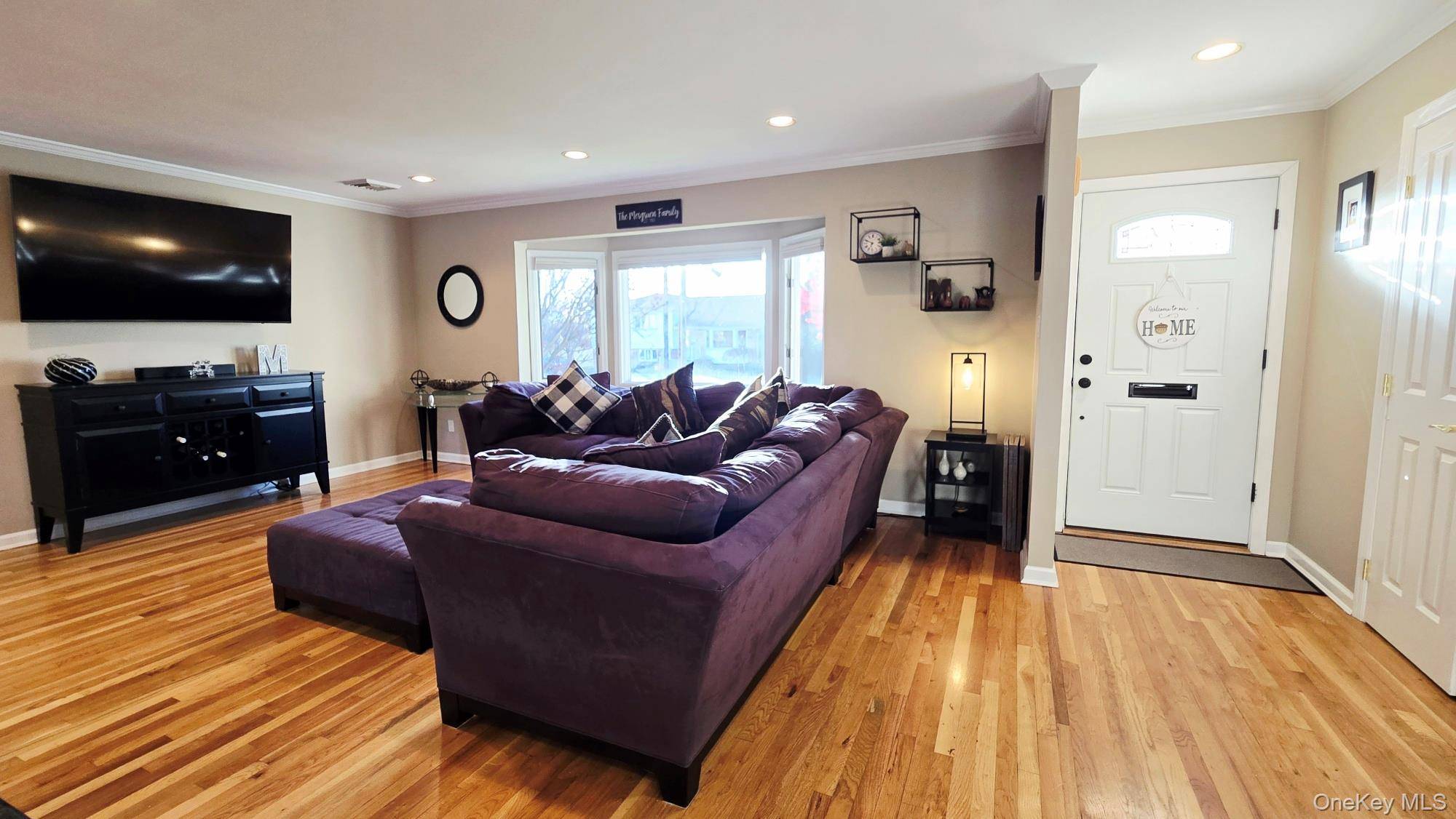 Syosset, NY 11791,34 Melanie LN