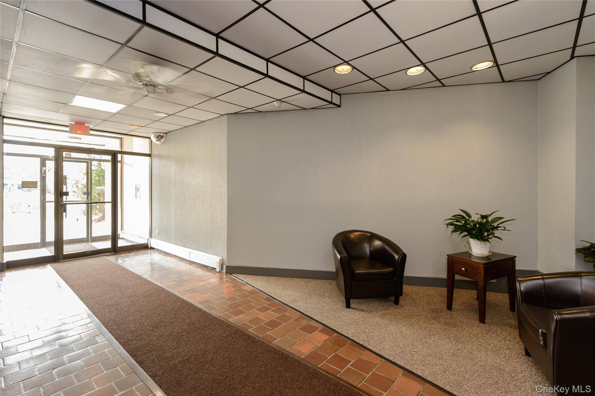 Westbury, NY 11590,135 Post AVE #3F