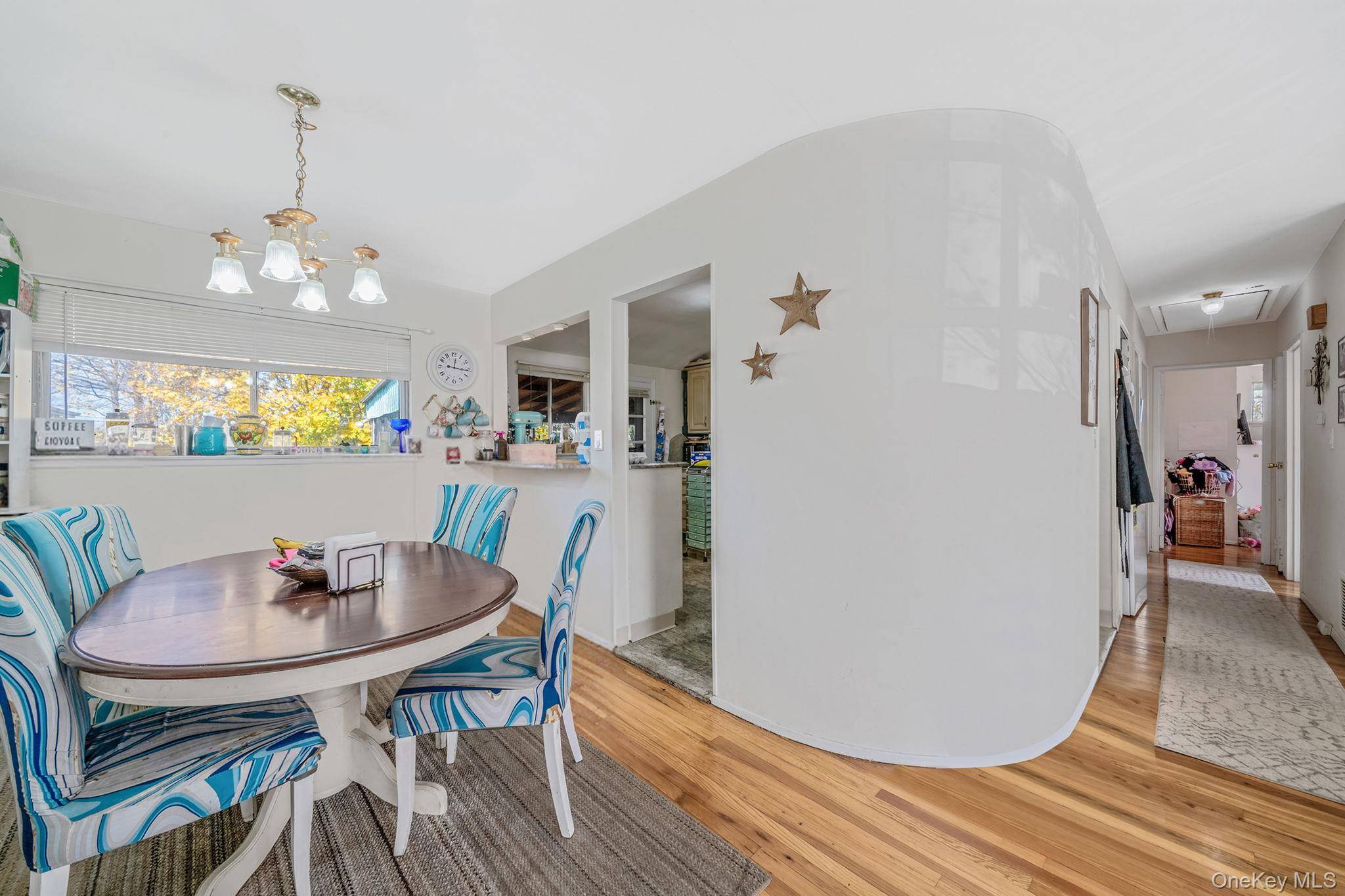 West Babylon, NY 11704,19 Amsterdam AVE