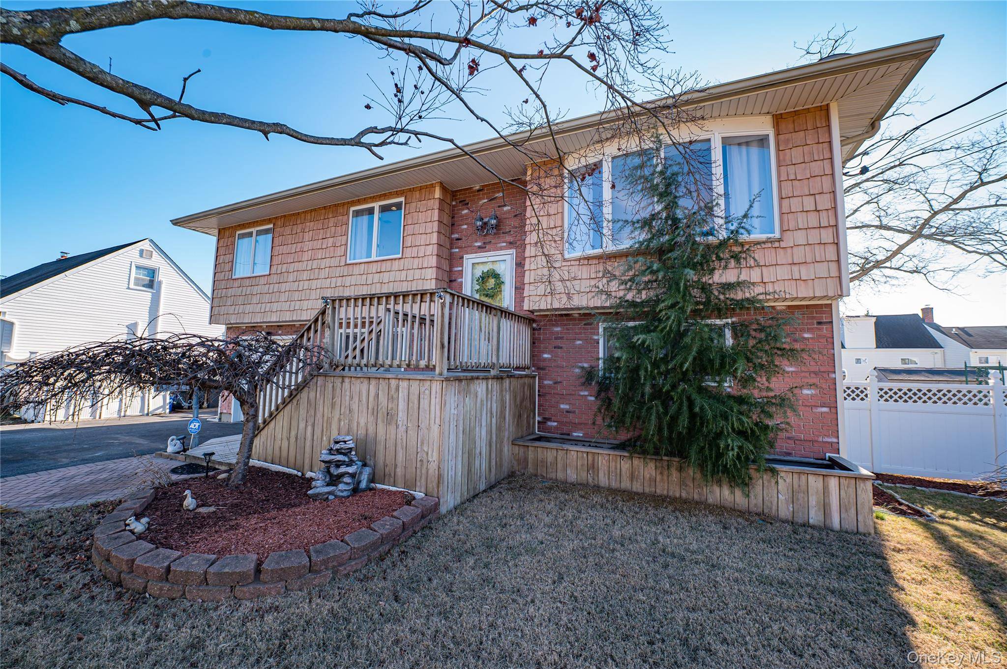 West Babylon, NY 11704,928 Peconic AVE