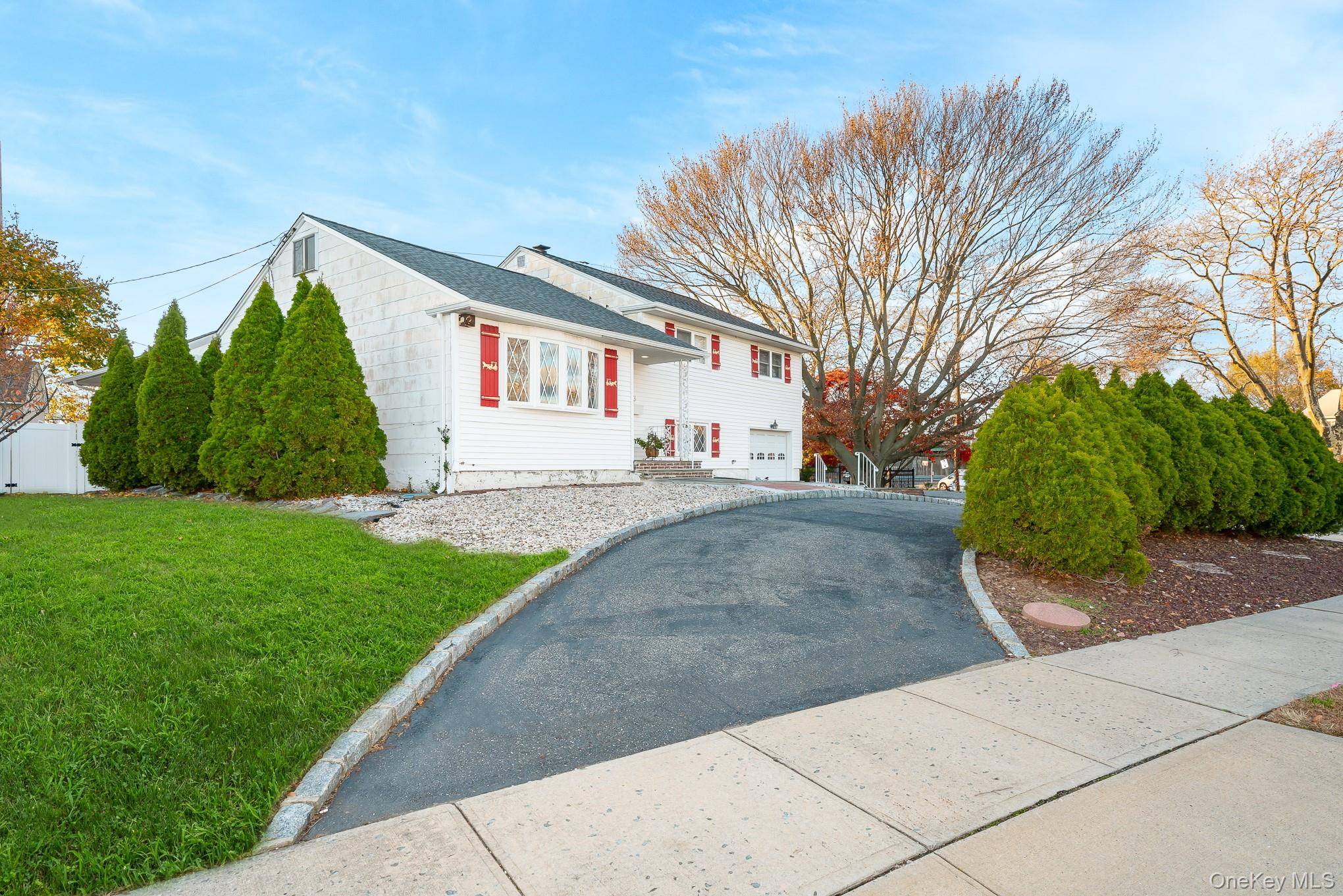 Massapequa, NY 11758,3 Brewster Gate