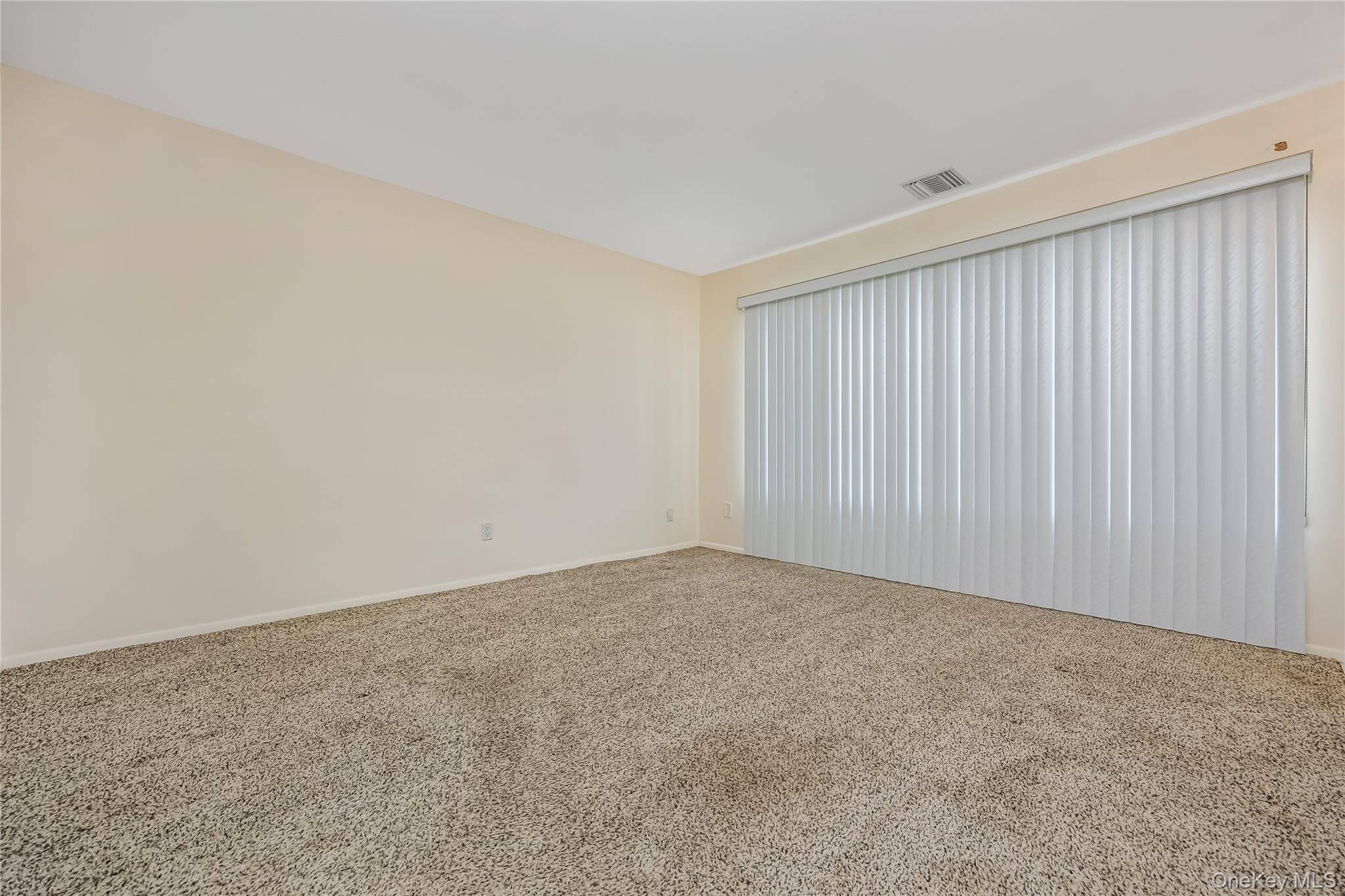 East Islip, NY 11730,20 Laurel AVE #55