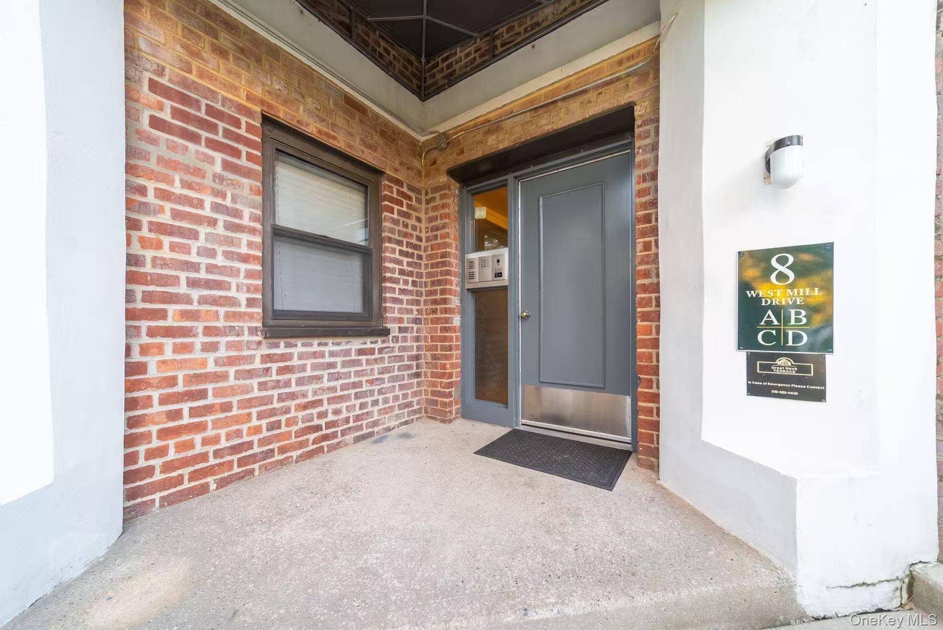 Great Neck, NY 11021,8 W Mill DR #1B