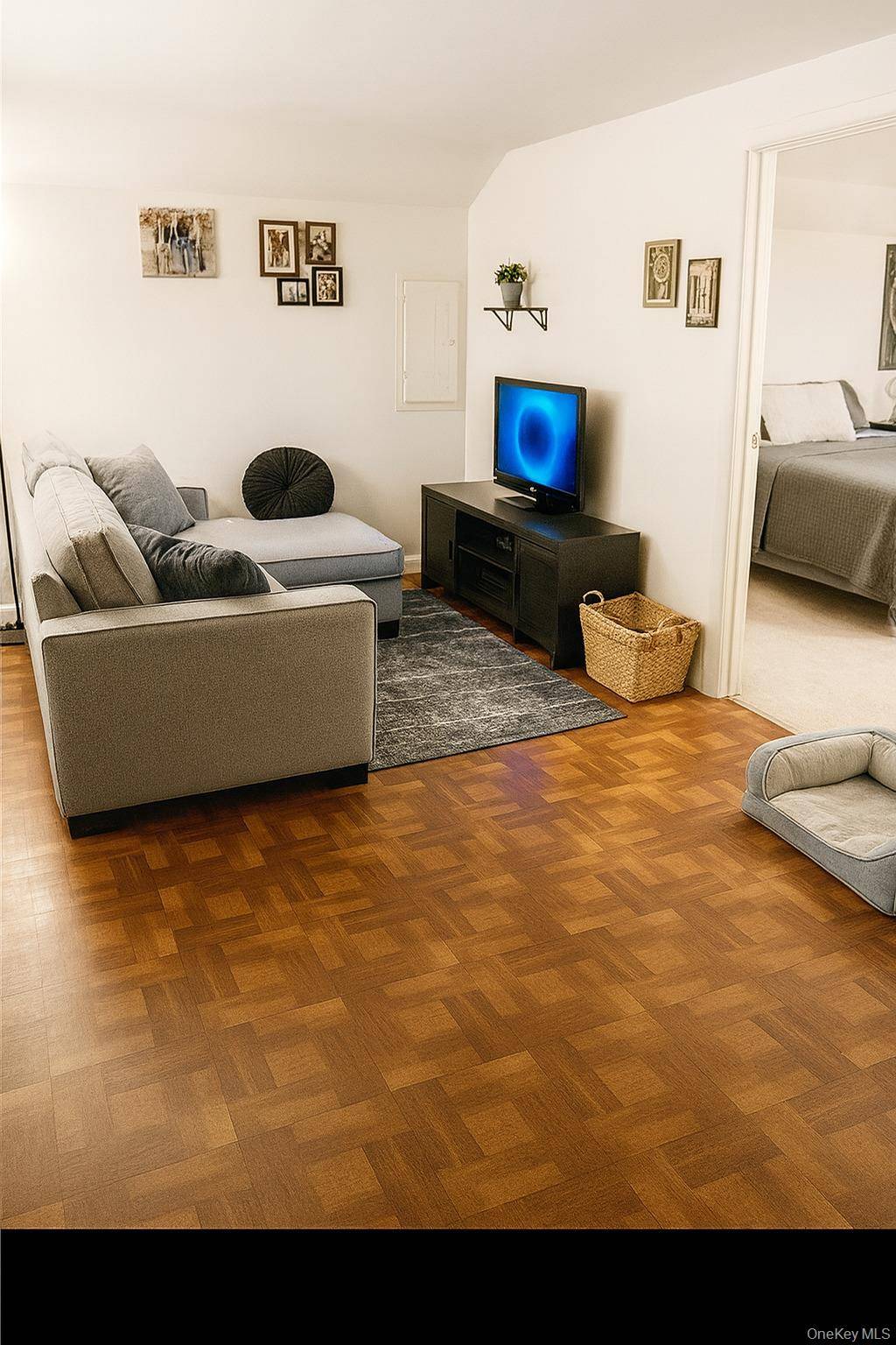 Selden, NY 11784,10 Village LN