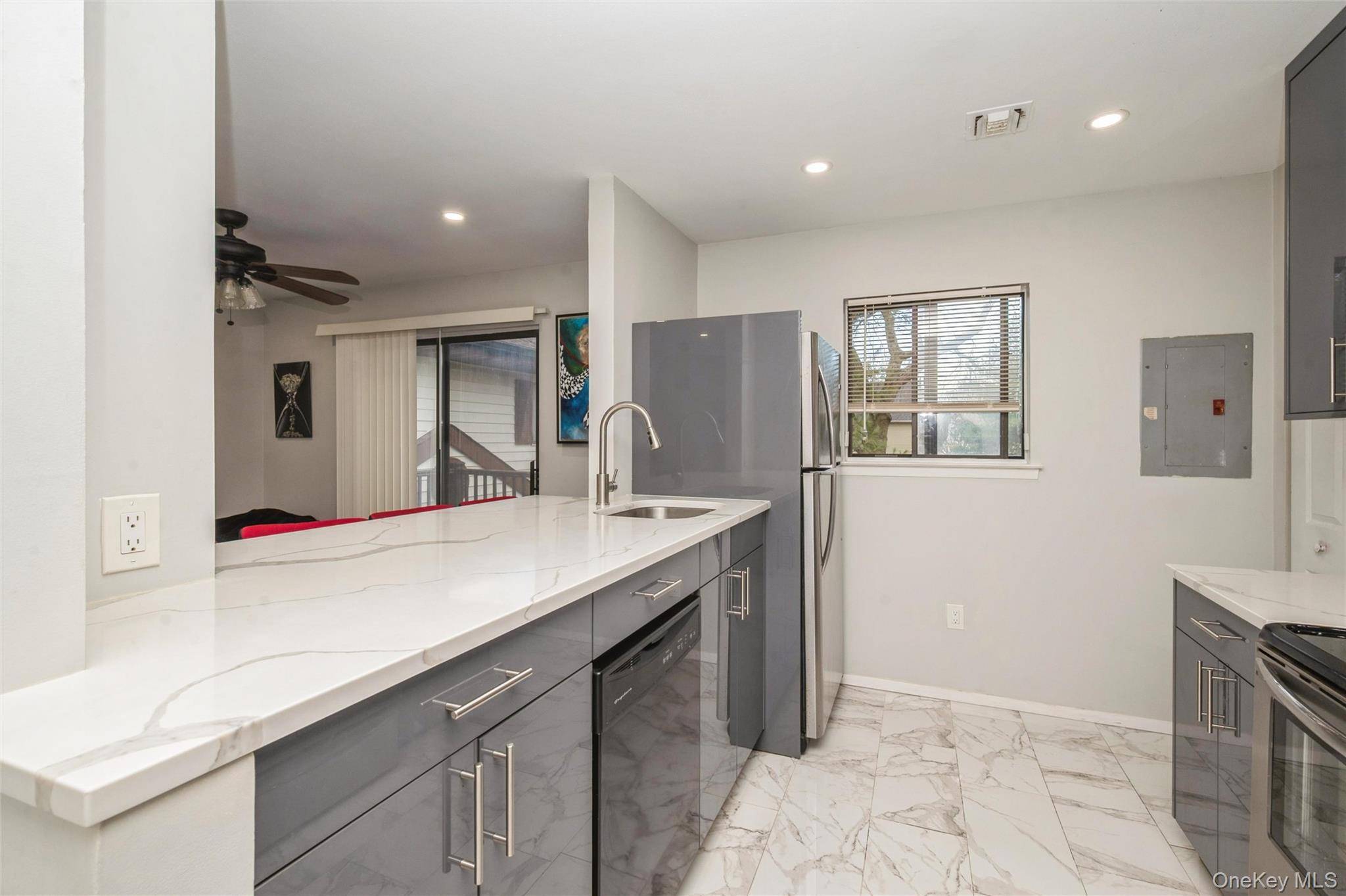 Amityville, NY 11701,615 Broadway #68