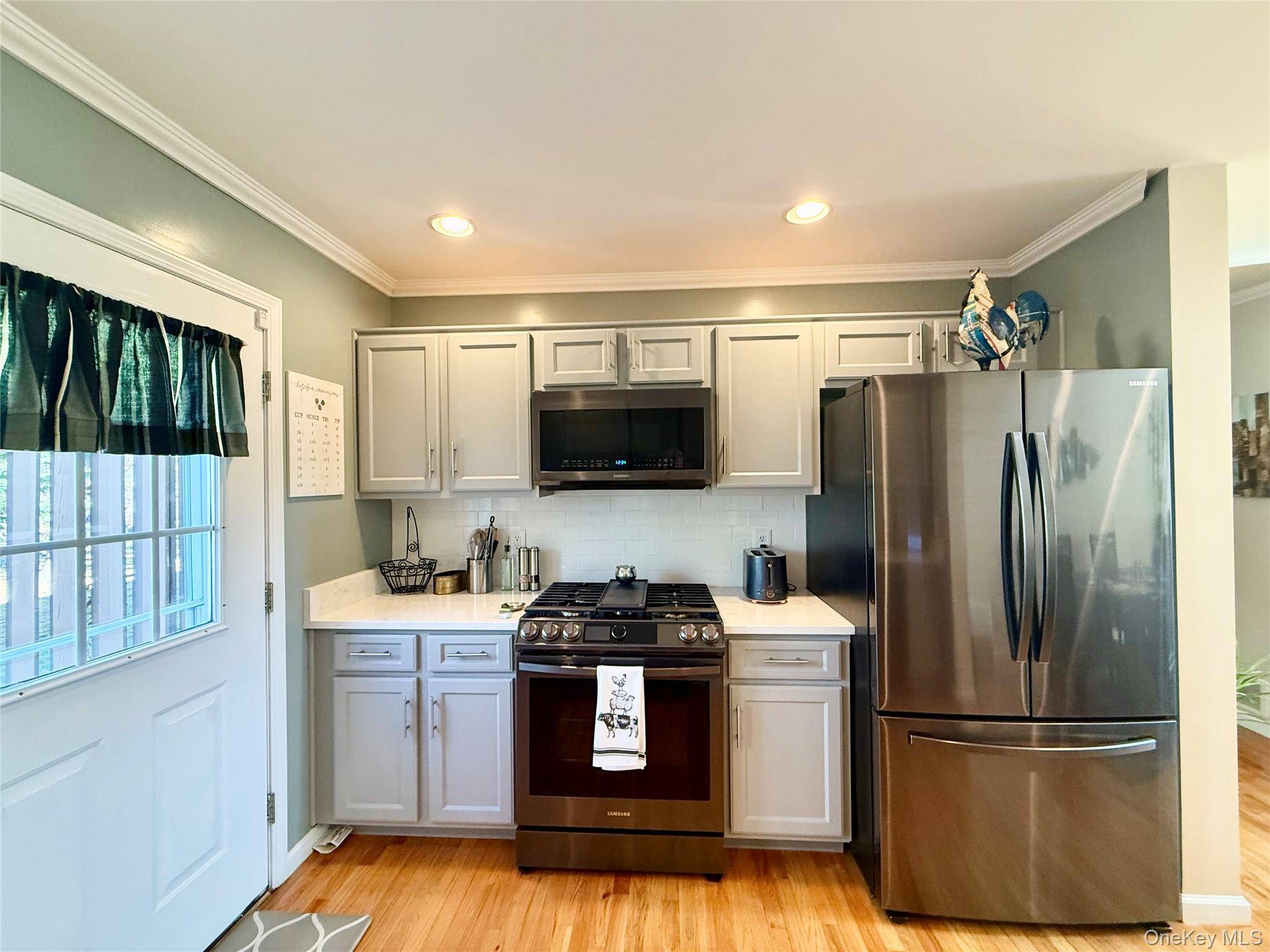 Hyde Park, NY 12538,142 Pinebrook DR