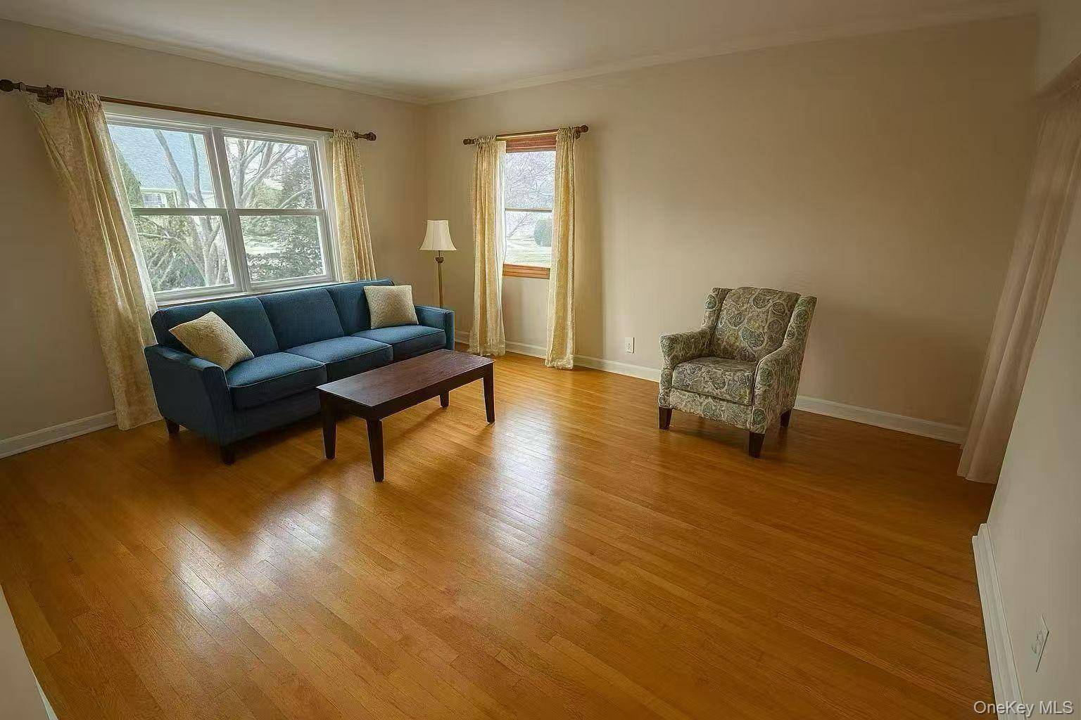 Williston Park, NY 11596,243 Cushing AVE