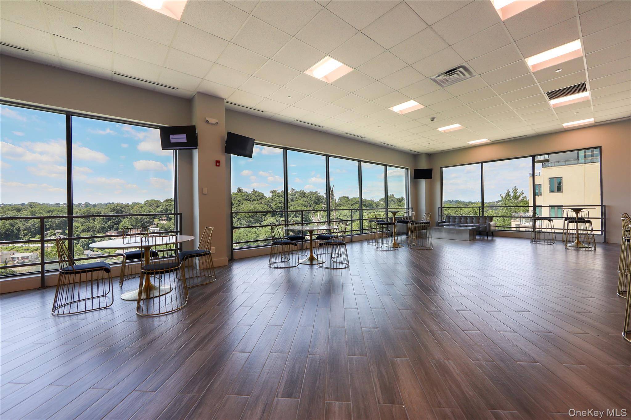 Yonkers, NY 10710,701 Ridge Hill BLVD #11J