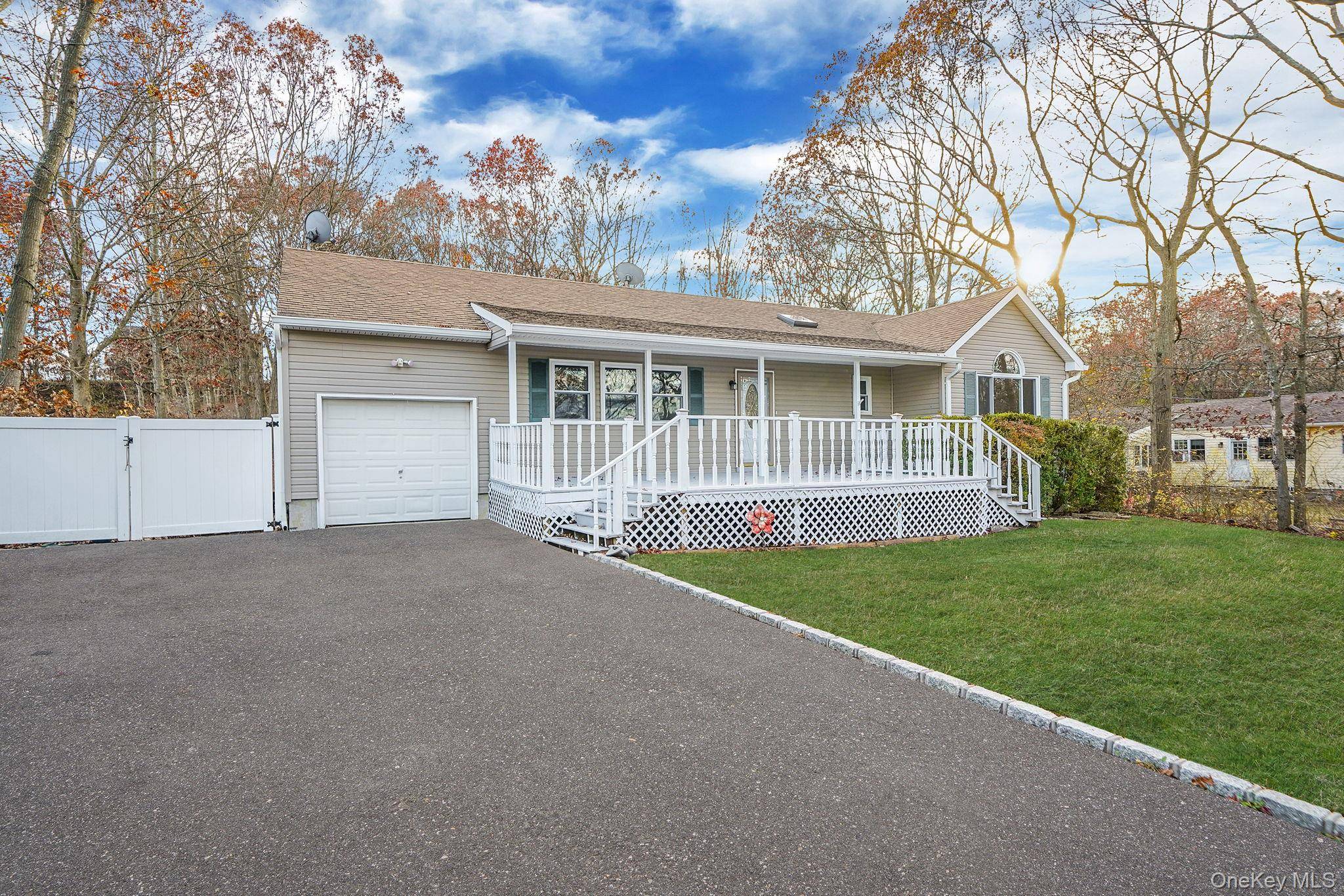 Selden, NY 11784,14 Clearview
