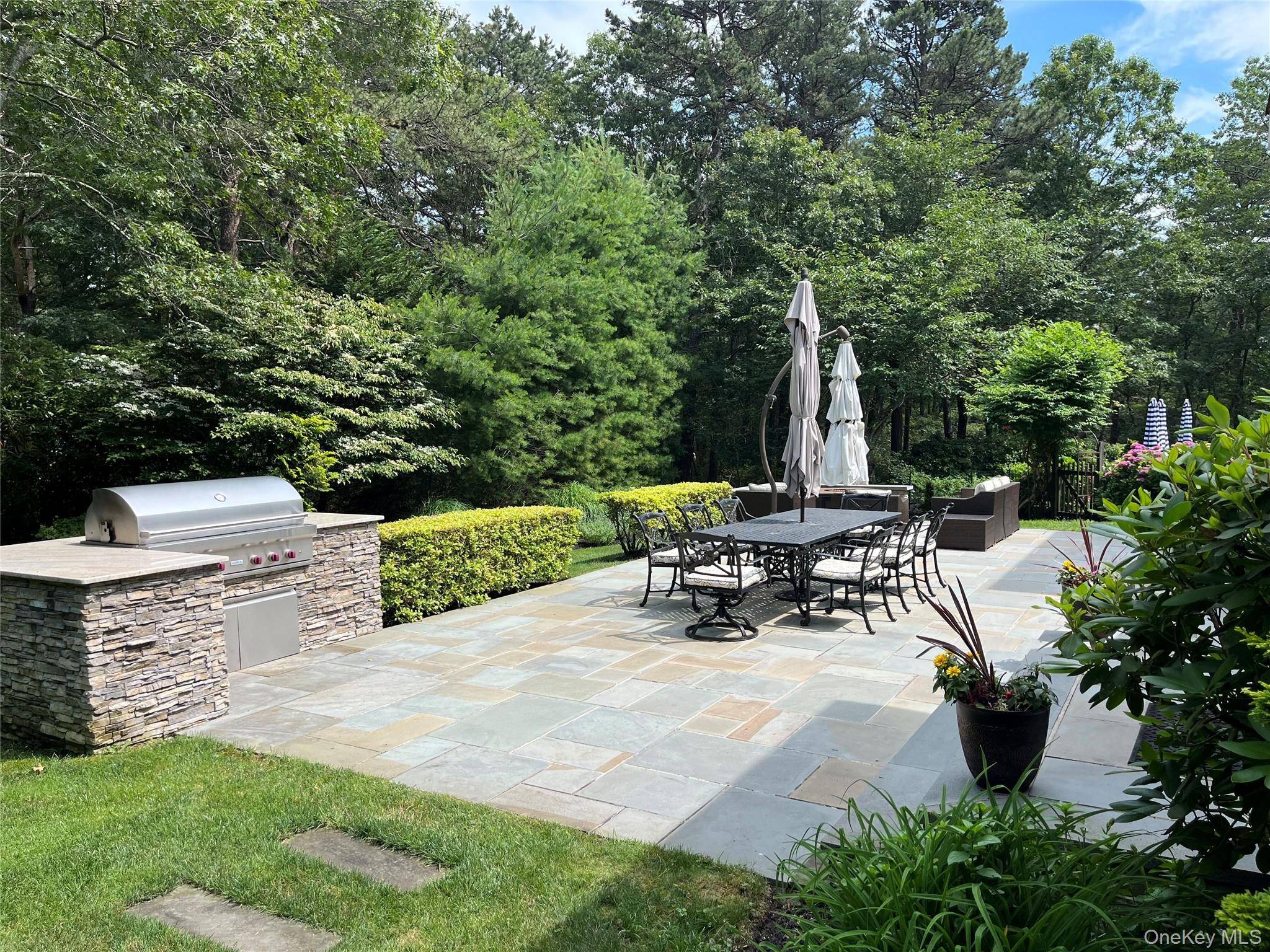 East Quogue, NY 11942,3 Cherry Blossom LN