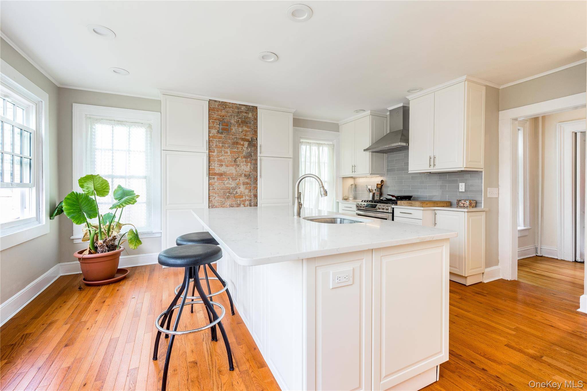 Bayside, NY 11361,39-26/24 213 ST