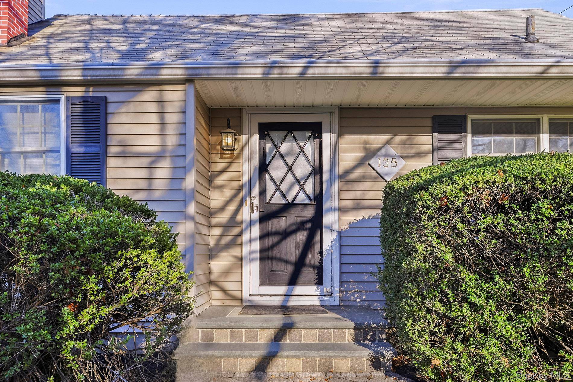 Huntington Station, NY 11746,135 E 25th ST