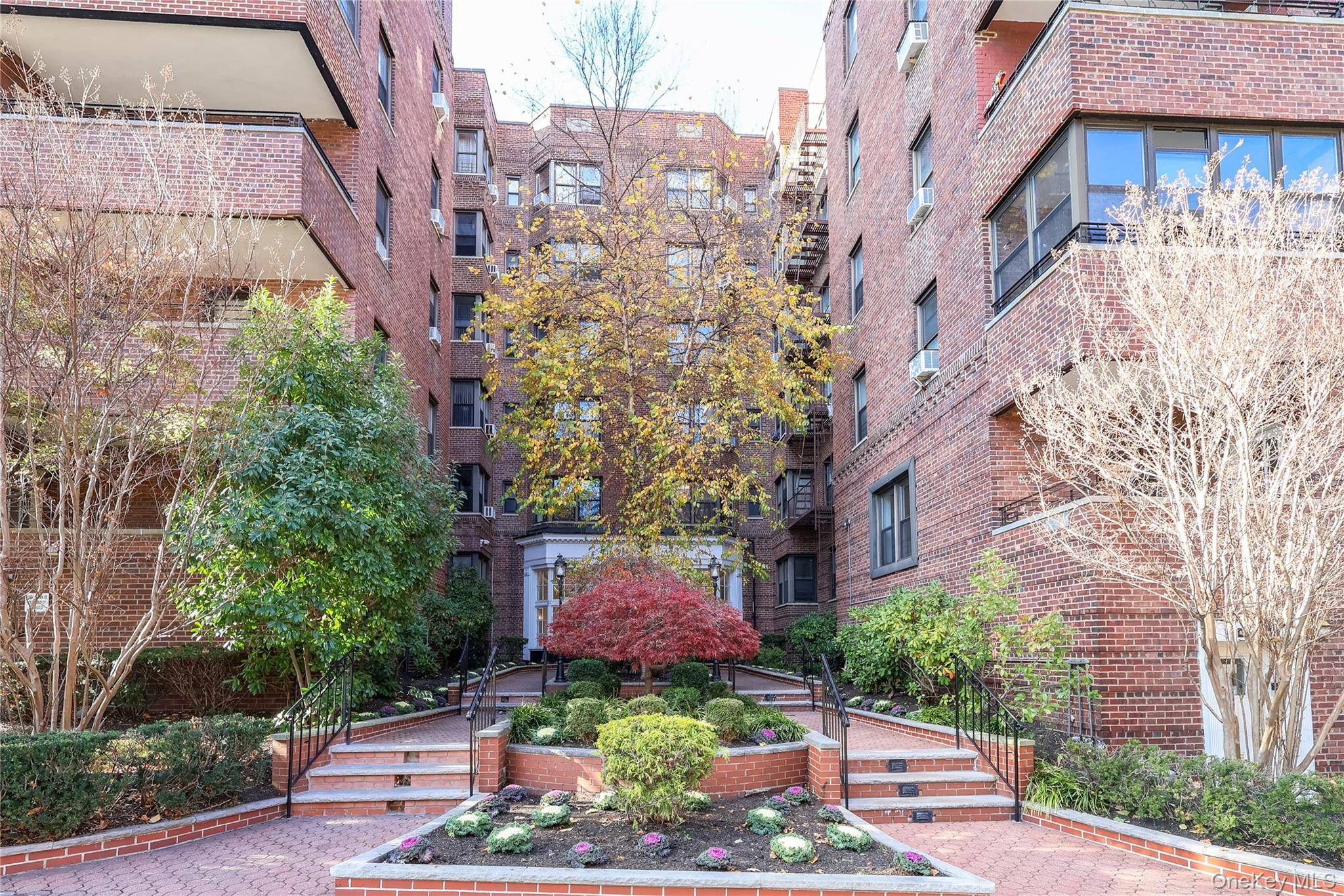 Forest Hills, NY 11375,69-40 Yellowstone BLVD #407