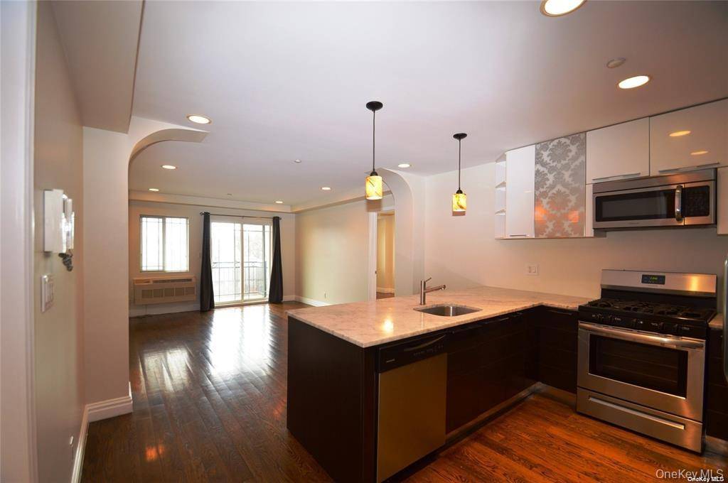 Woodside, NY 11377,69-14 41st AVE #401