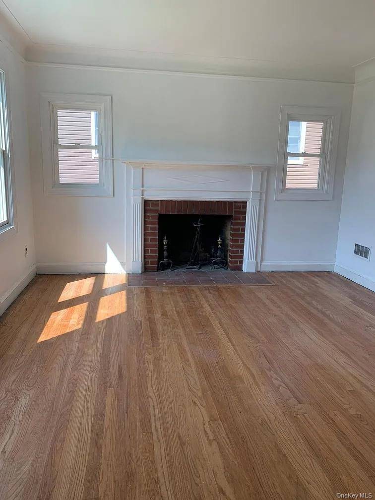 Mineola, NY 11501,120 Fairfield AVE