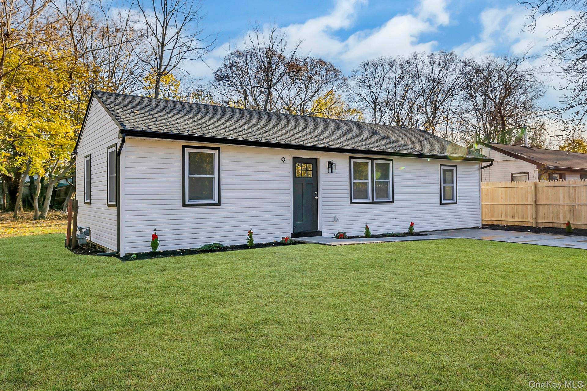 Riverhead, NY 11901,9 Lewis ST