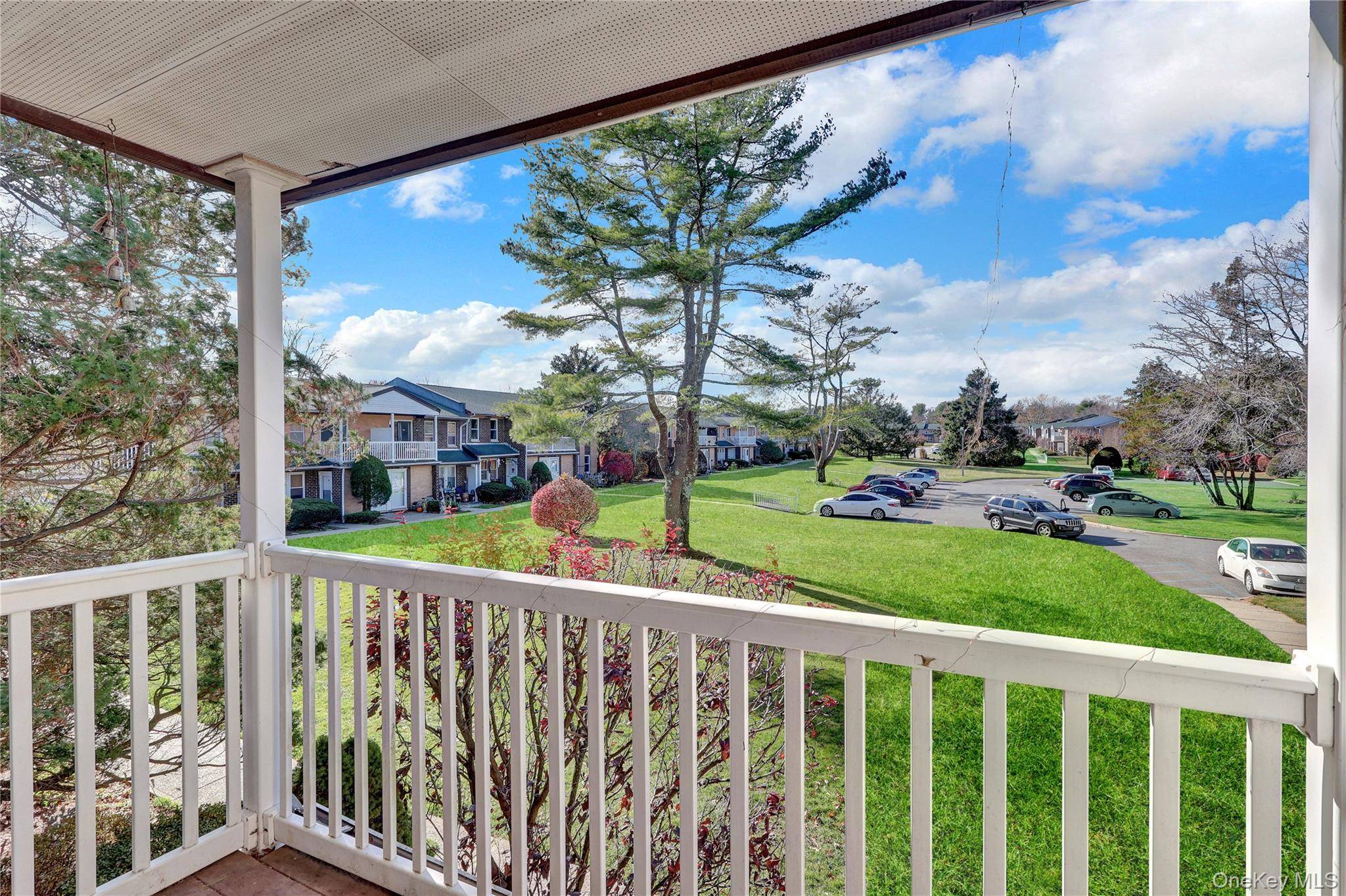 Middle Island, NY 11953,75 Artist Lake DR