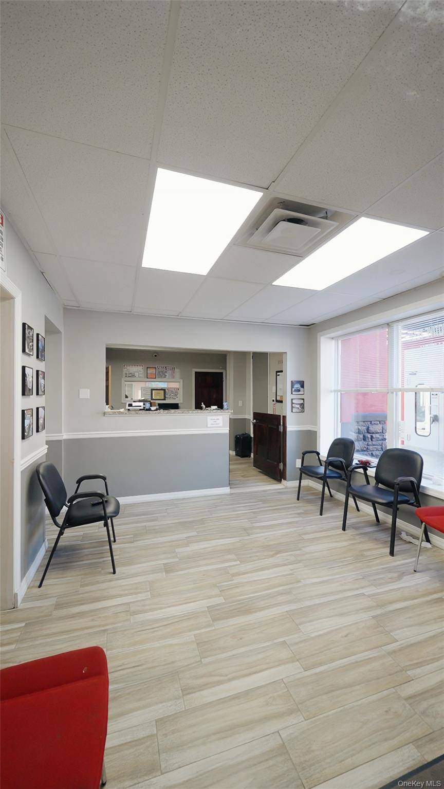 Hempstead, NY 11550,10 Jerusalem AVE