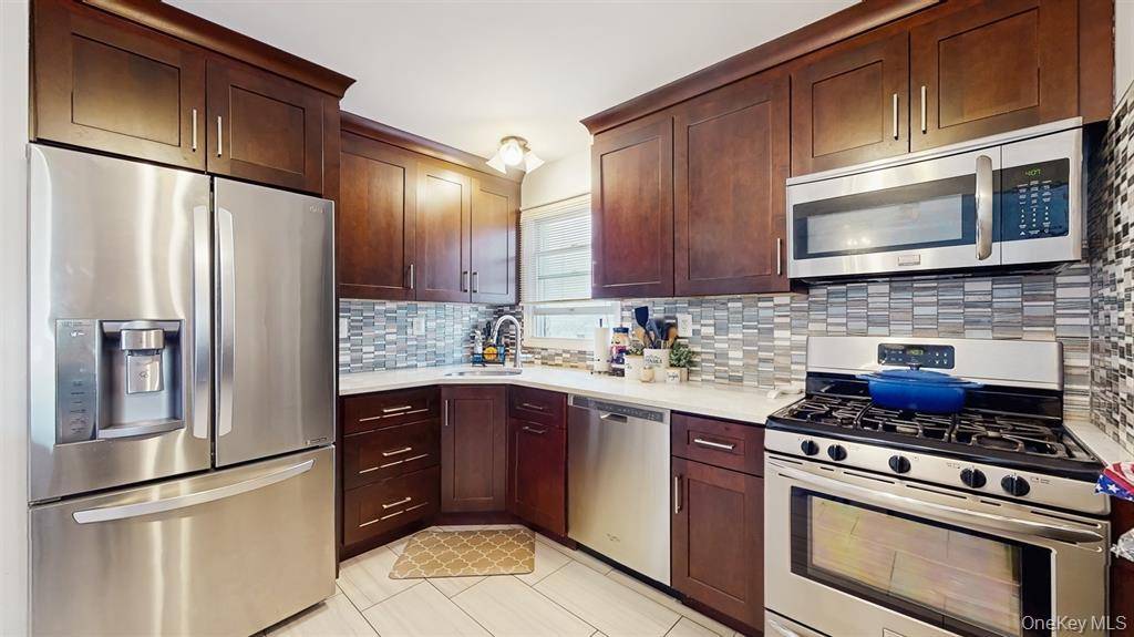 Howard Beach, NY 11414,156-40 76th ST #2nd floor