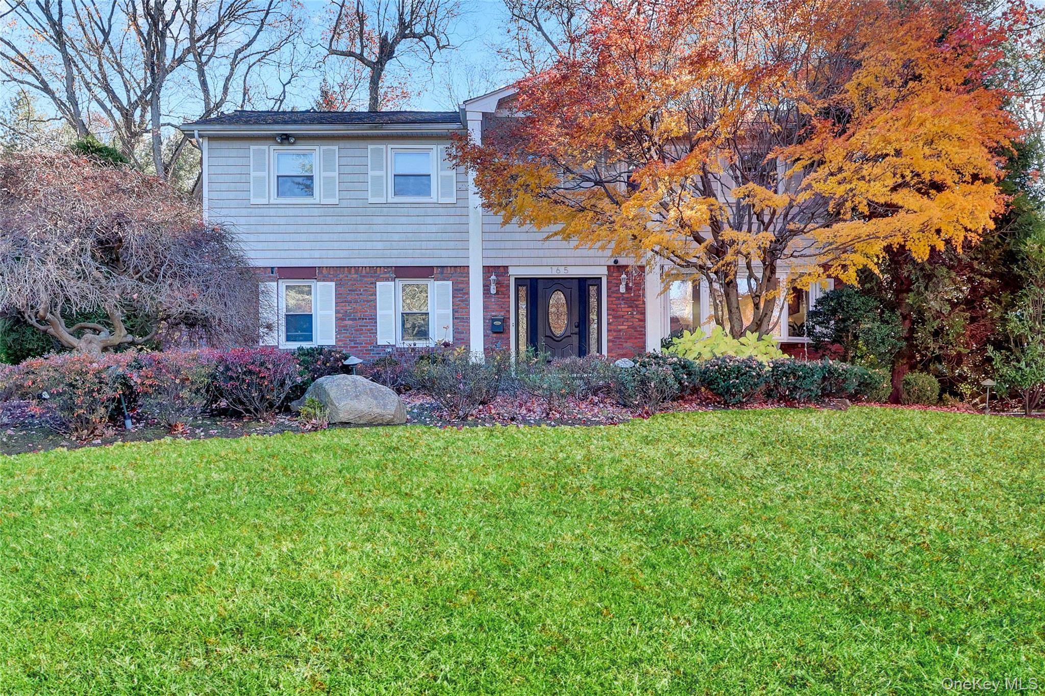 Roslyn, NY 11576,165 Tara DR