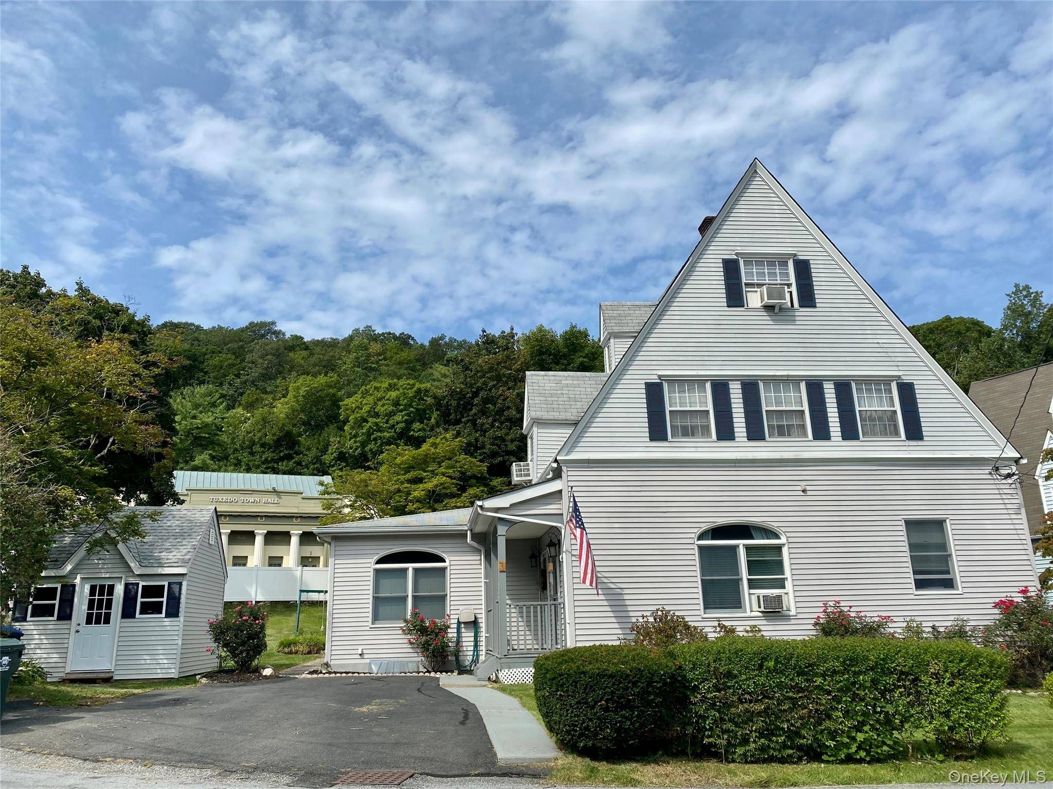 Tuxedo Park, NY 10987,1 Library RD
