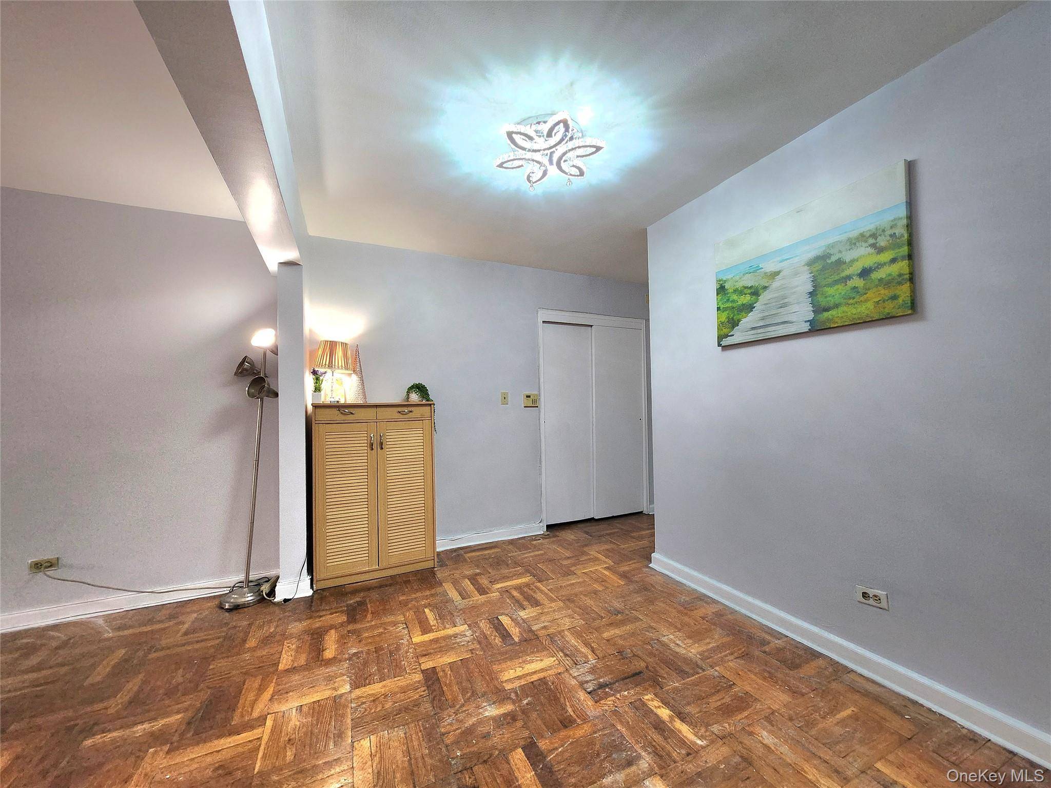 Jackson Heights, NY 11372,33-27 91 #1J