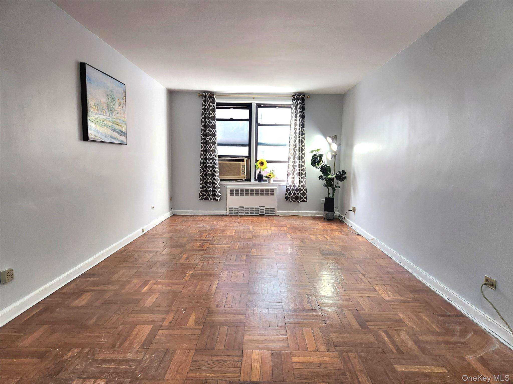 Jackson Heights, NY 11372,33-27 91 #1J