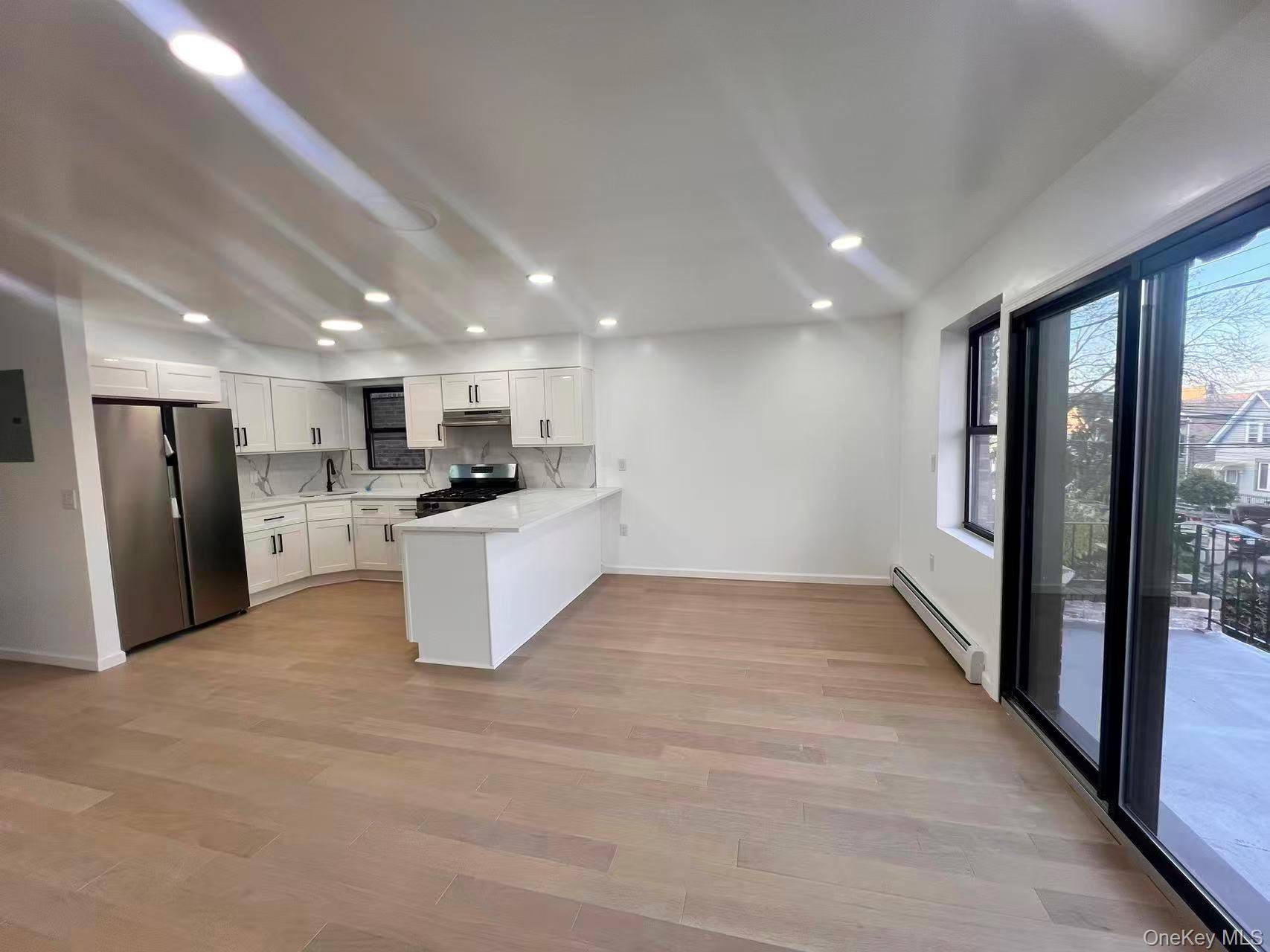 Middle Village, NY 11379,5762 79th ST