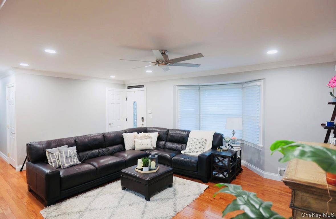 South Setauket, NY 11720,407 Tree RD