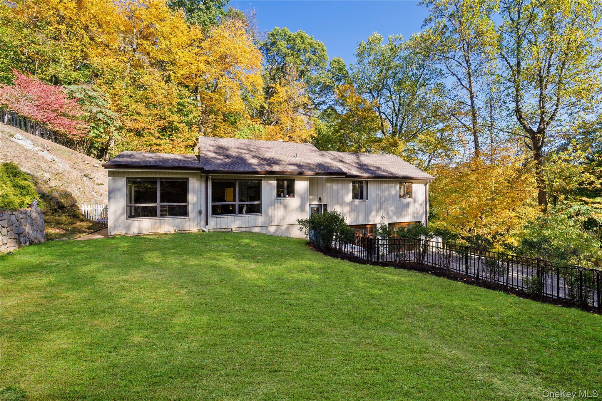 Valhalla, NY 10595,16 Highclere LN #A