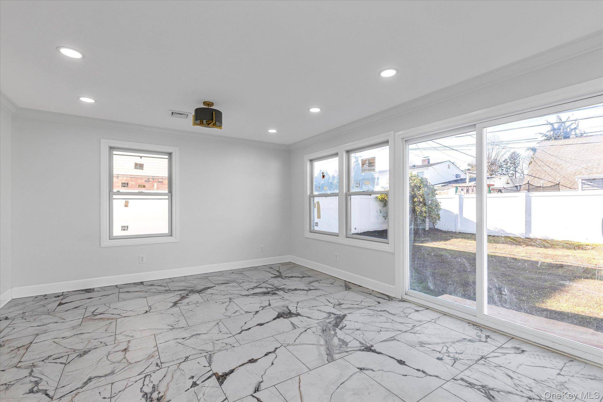 Levittown, NY 11756,33 Prentice RD