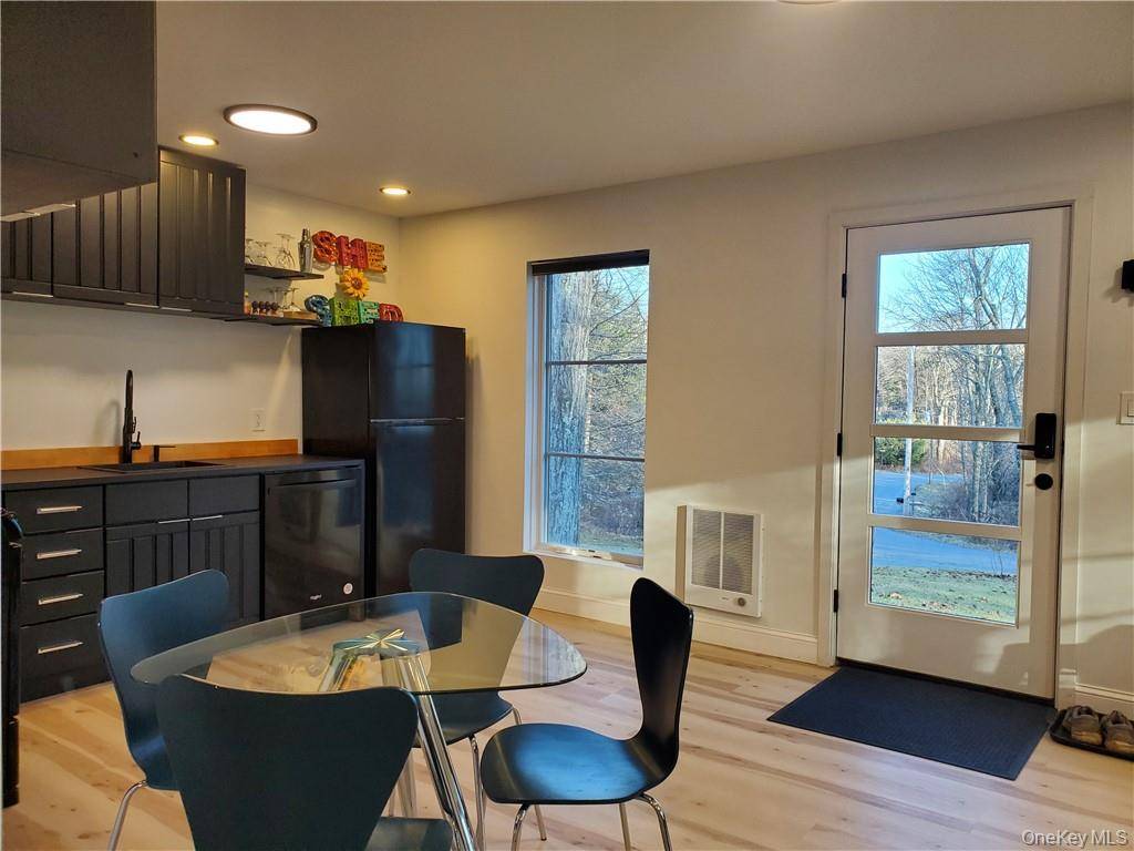 Cragsmoor, NY 12566,44 Dellenbaugh RD