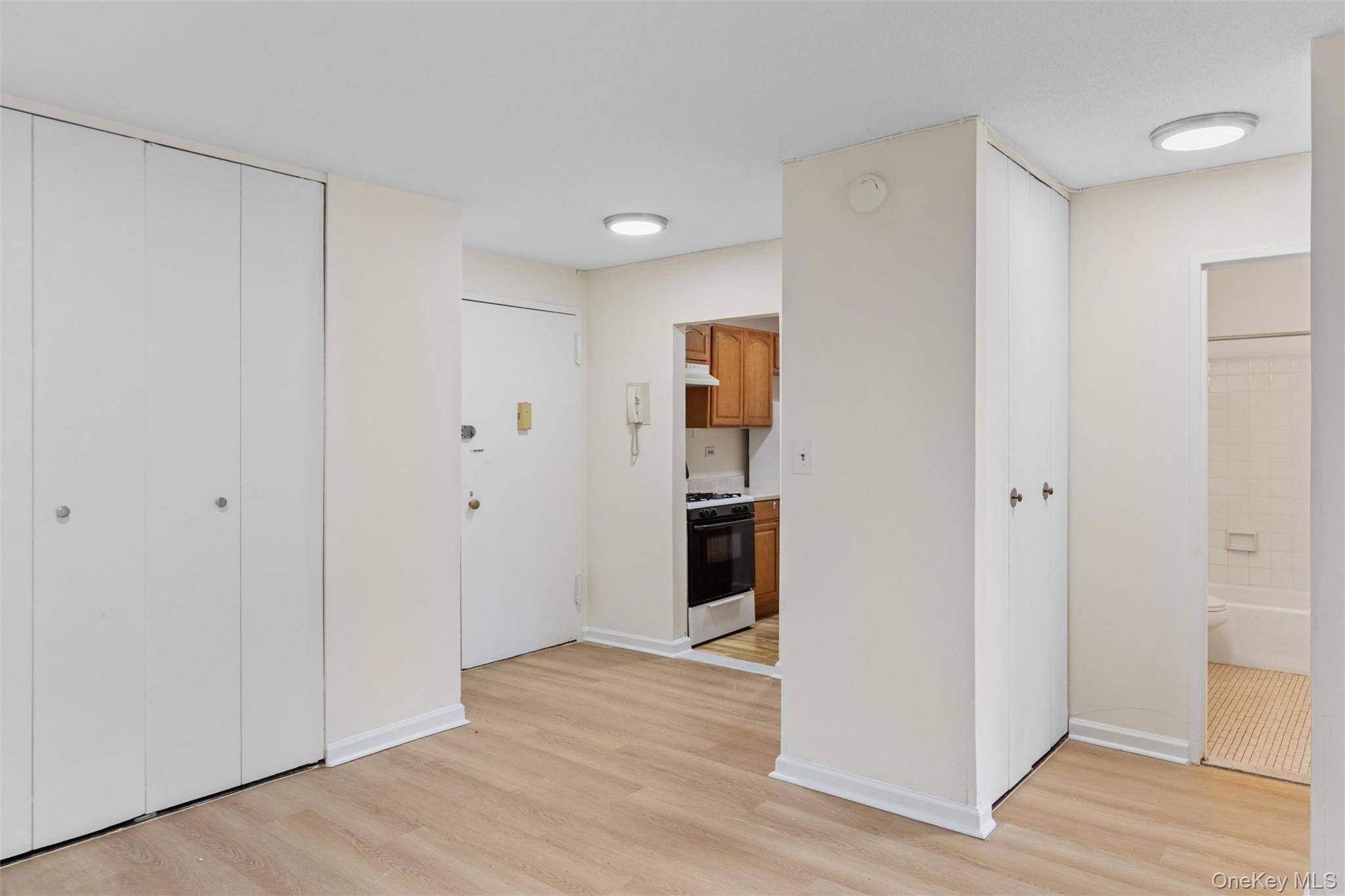 Kew Garden Hills, NY 11367,150-38 Union TPKE #1R