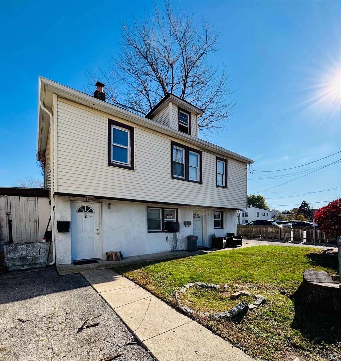 Inwood, NY 11096,82 Fern PL