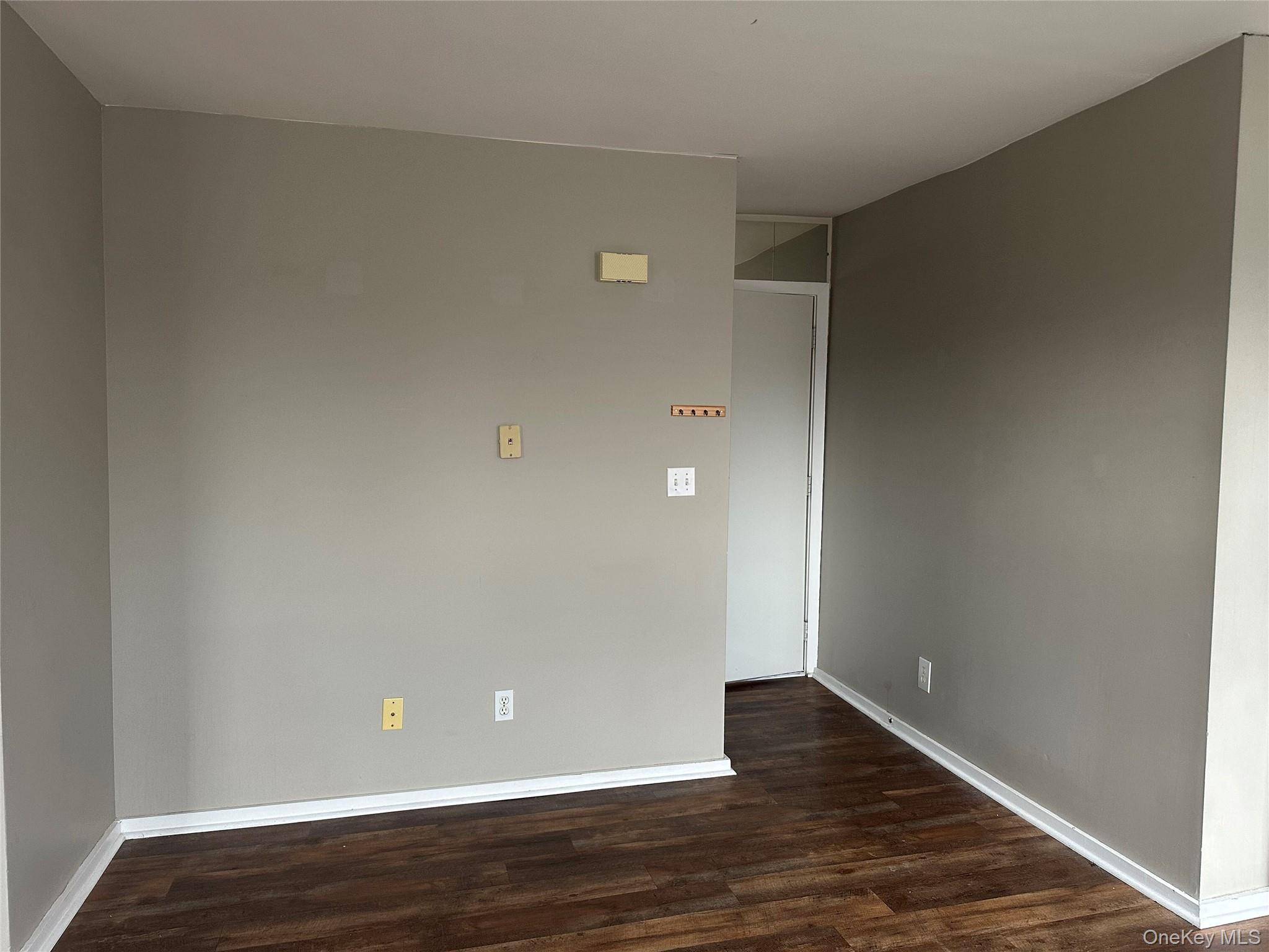 Chester, NY 10918,26 Main ST