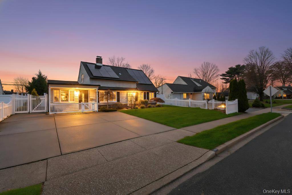 Levittown, NY 11756,143 Blacksmith RD