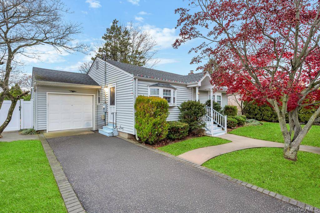 Farmingdale, NY 11735,24 W Oak ST