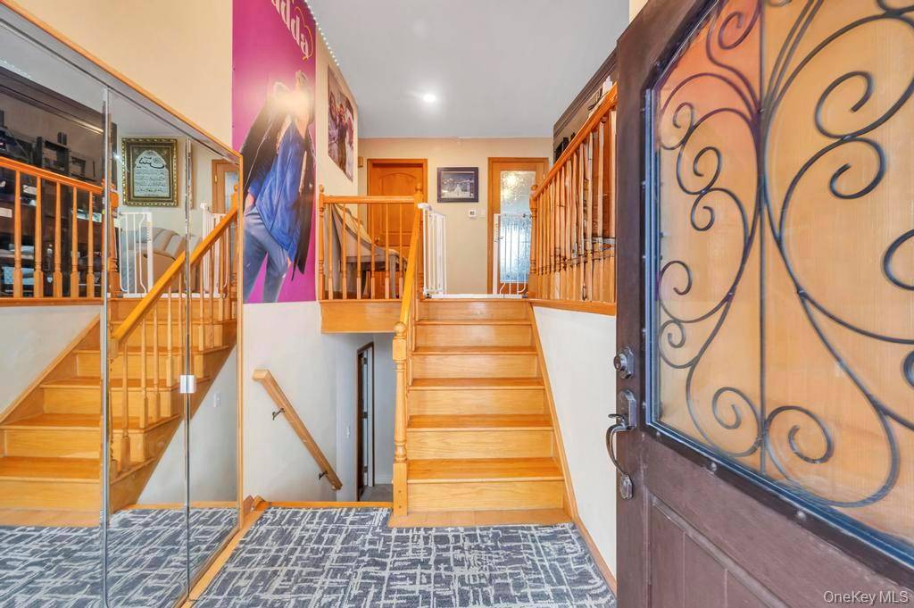 Valley Stream, NY 11581,2 Valley Greens DR