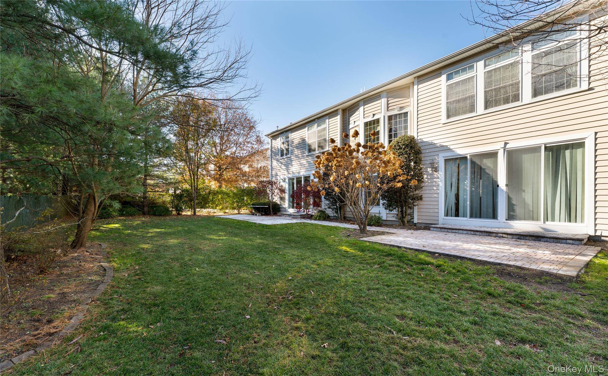 Saint James, NY 11780,19 Hamlet Woods DR