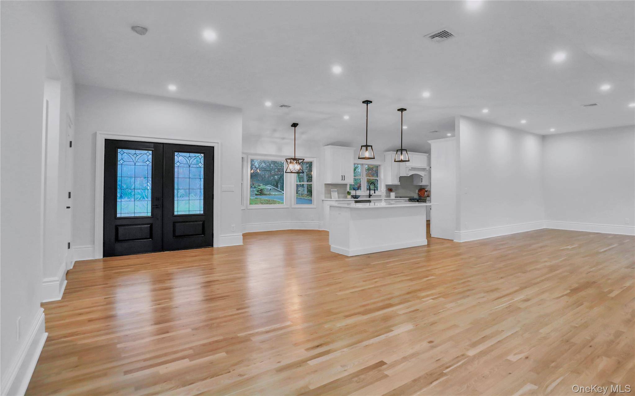 Dix Hills, NY 11746,9 Susan LN