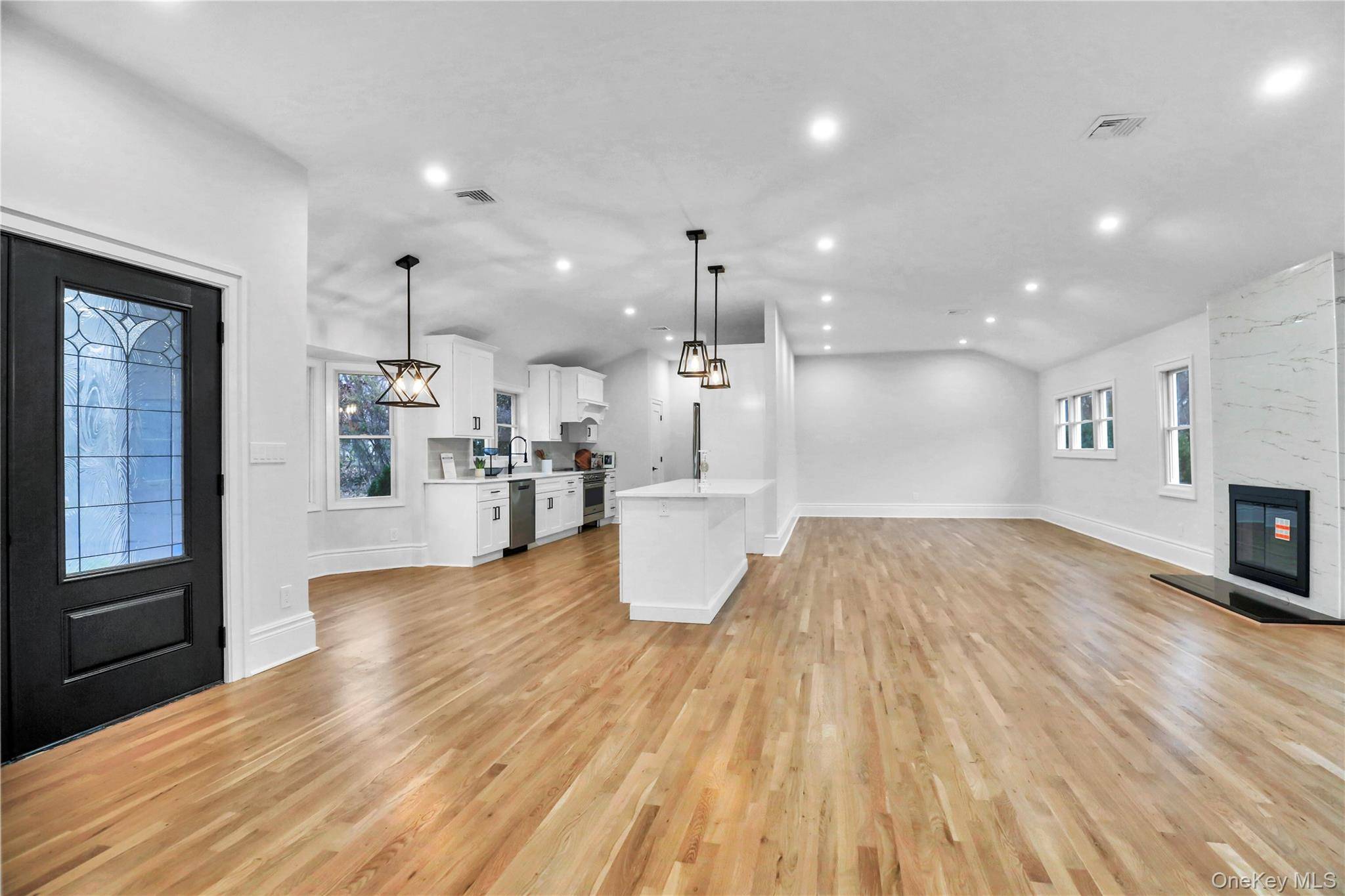 Dix Hills, NY 11746,9 Susan LN